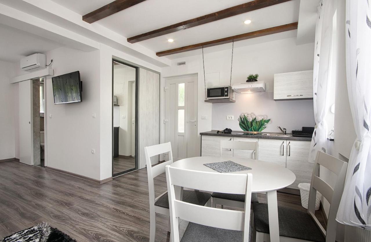 Studio Apartments Kaya Catrnja Ngoại thất bức ảnh